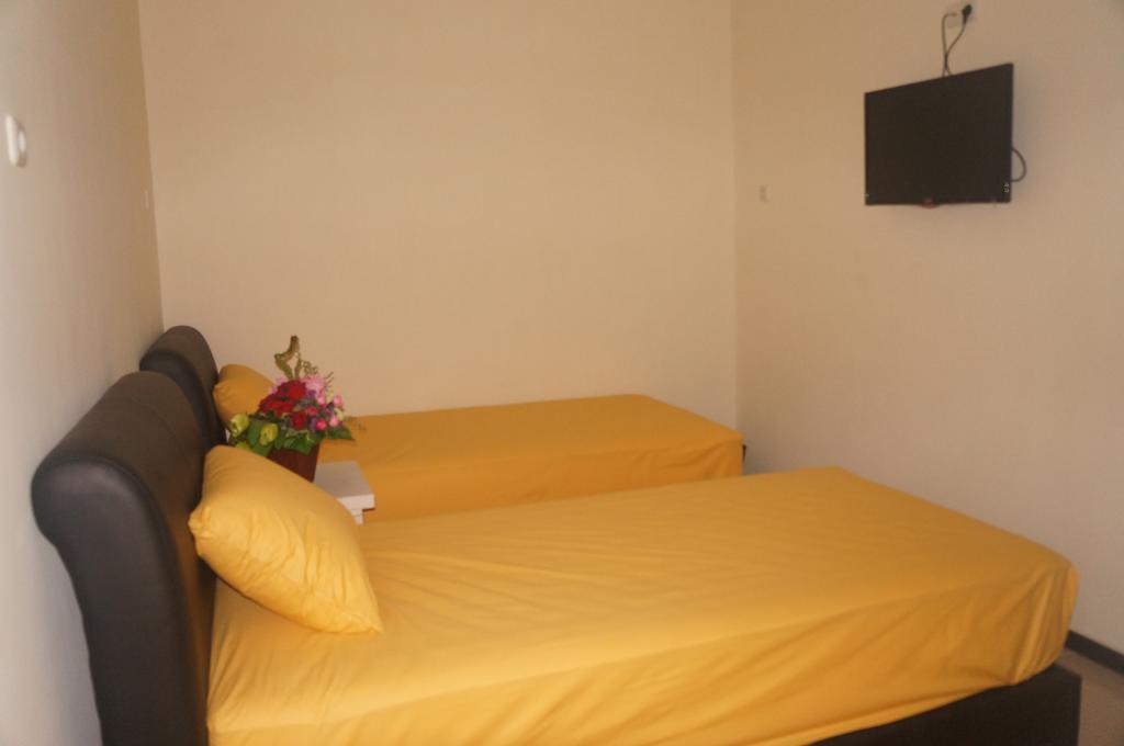 Budget Guest House Tunas Mandiri Jaya Malang Room photo